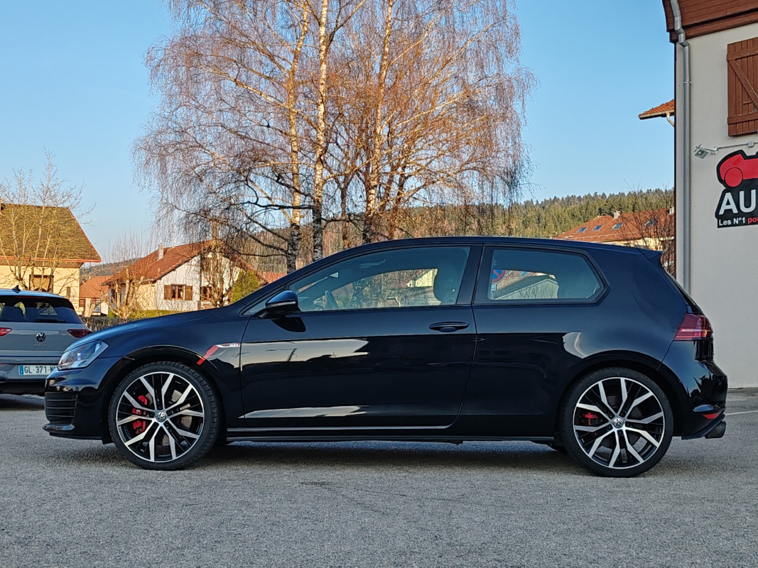 Volkswagen Golf — 2