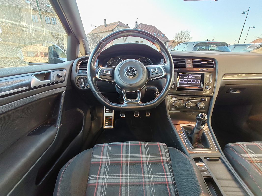 Volkswagen Golf — 11