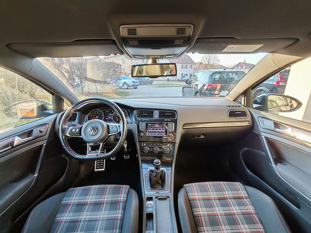 Volkswagen Golf — 10