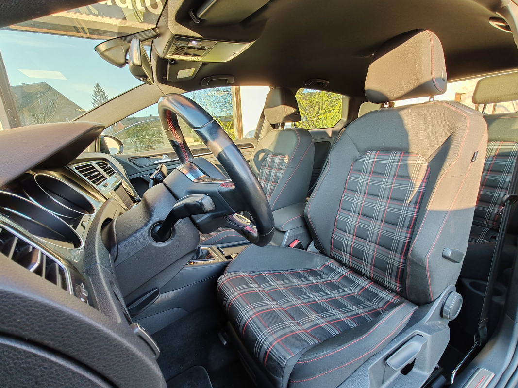 Volkswagen Golf — 14