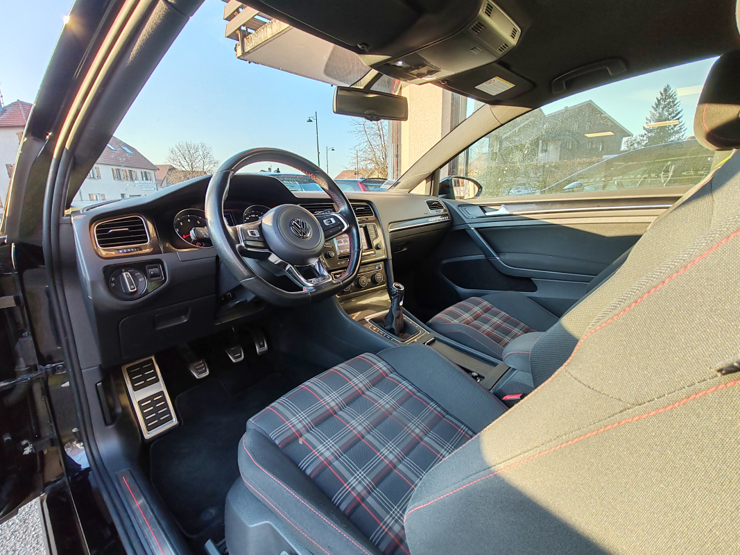 Volkswagen Golf — 12