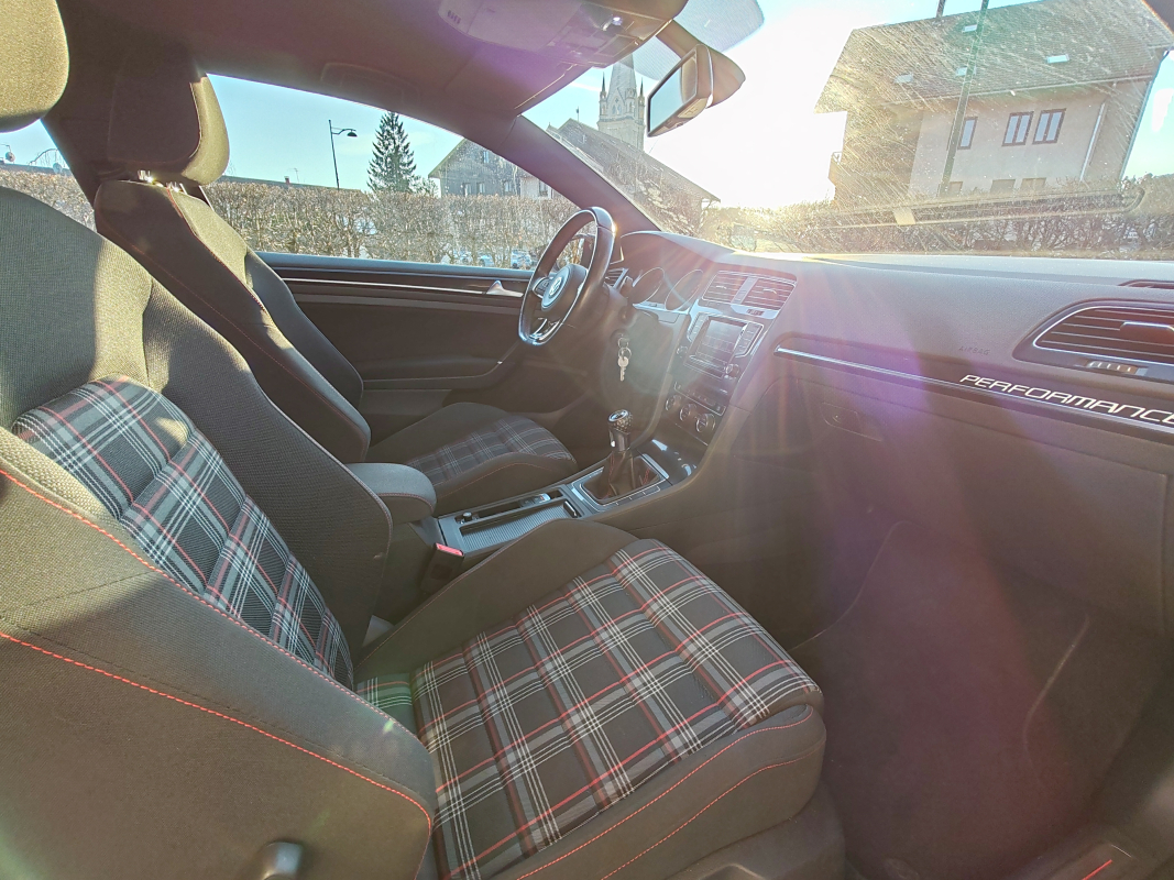 Volkswagen Golf — 20