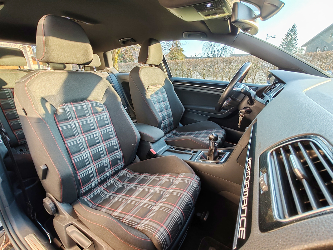 Volkswagen Golf — 18