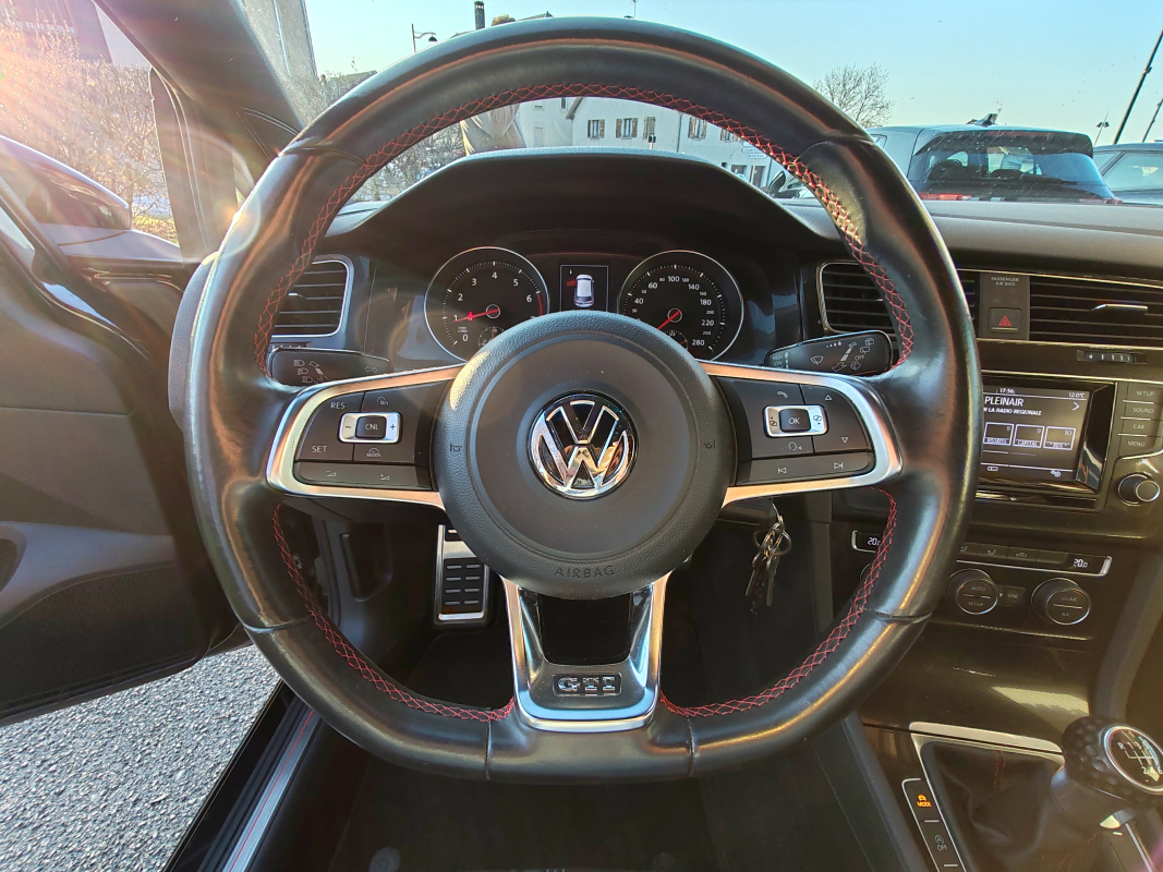 Volkswagen Golf — 21