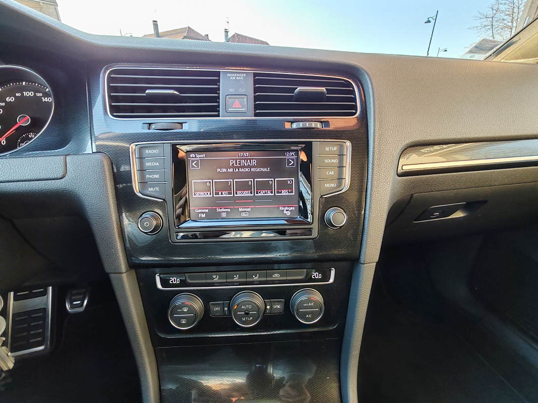 Volkswagen Golf — 23