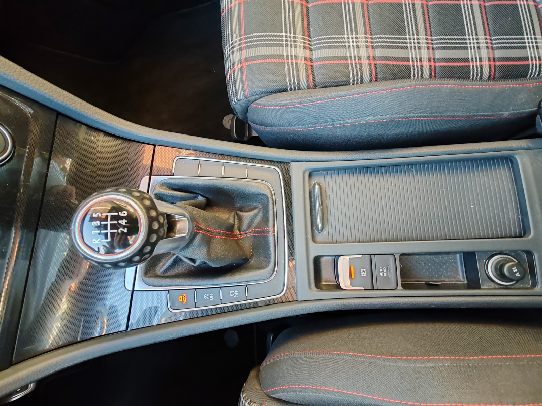 Volkswagen Golf — 26