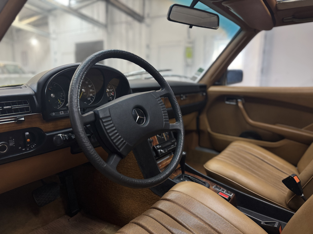 Mercedes 280 — 9