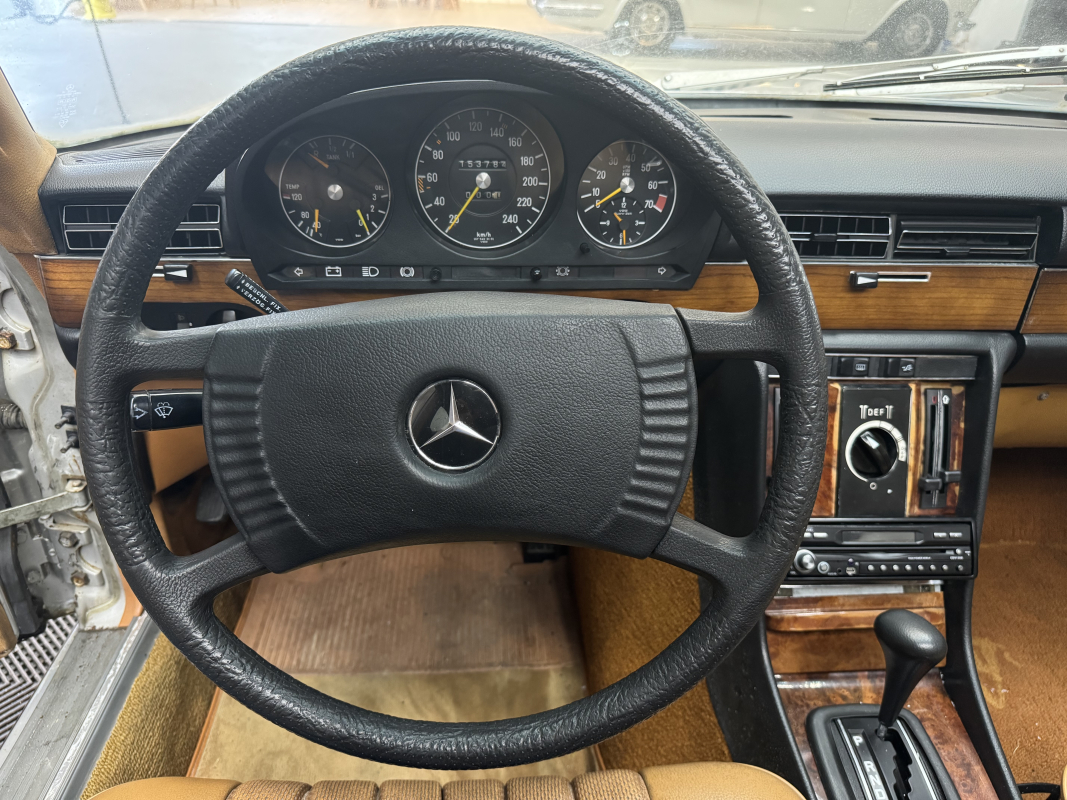 Mercedes 280 — 17
