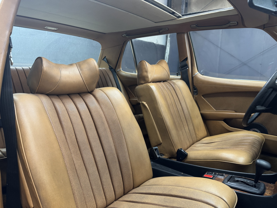 Mercedes 280 — 12