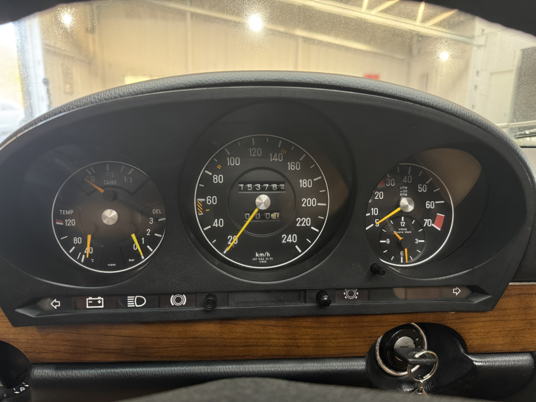 Mercedes 280 — 18
