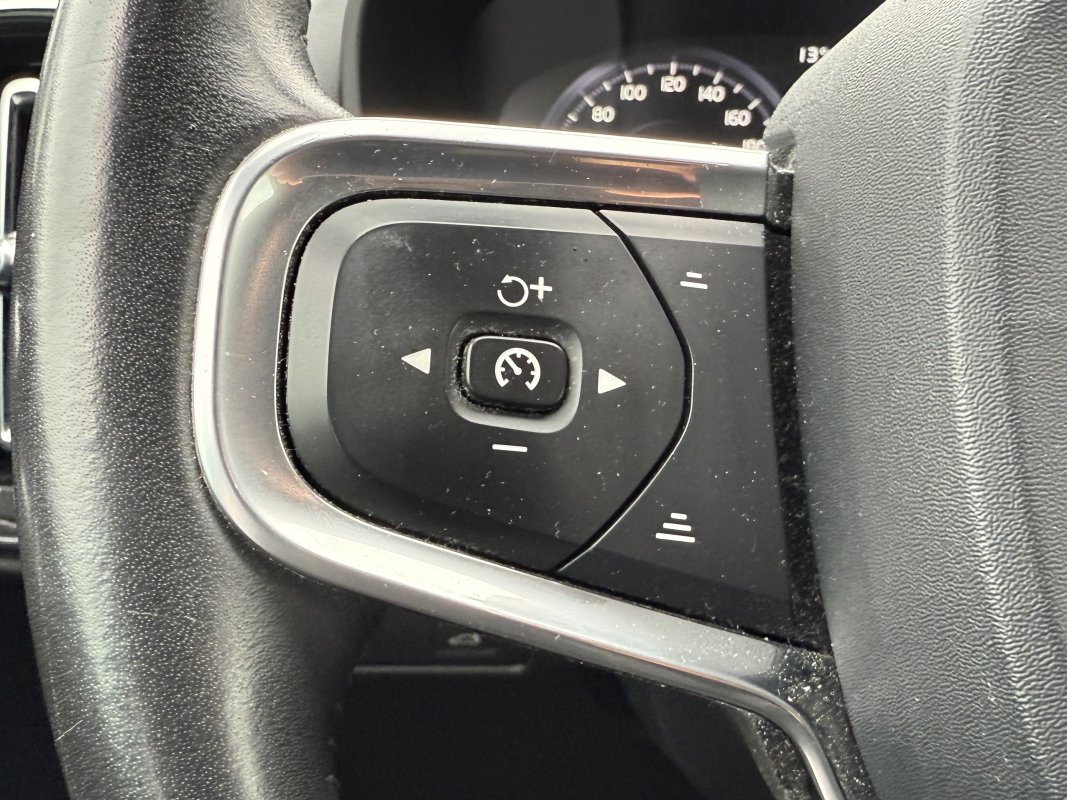 Volvo VOLVO XC40 — 26
