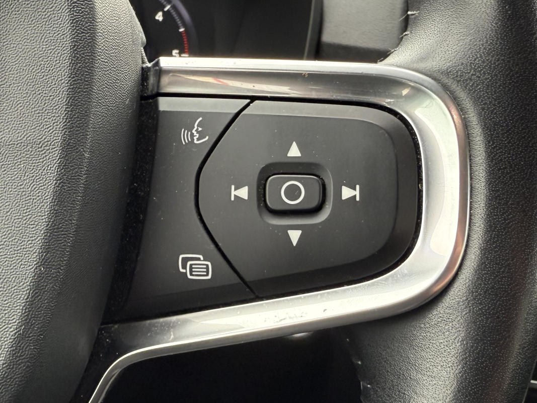 Volvo VOLVO XC40 — 27