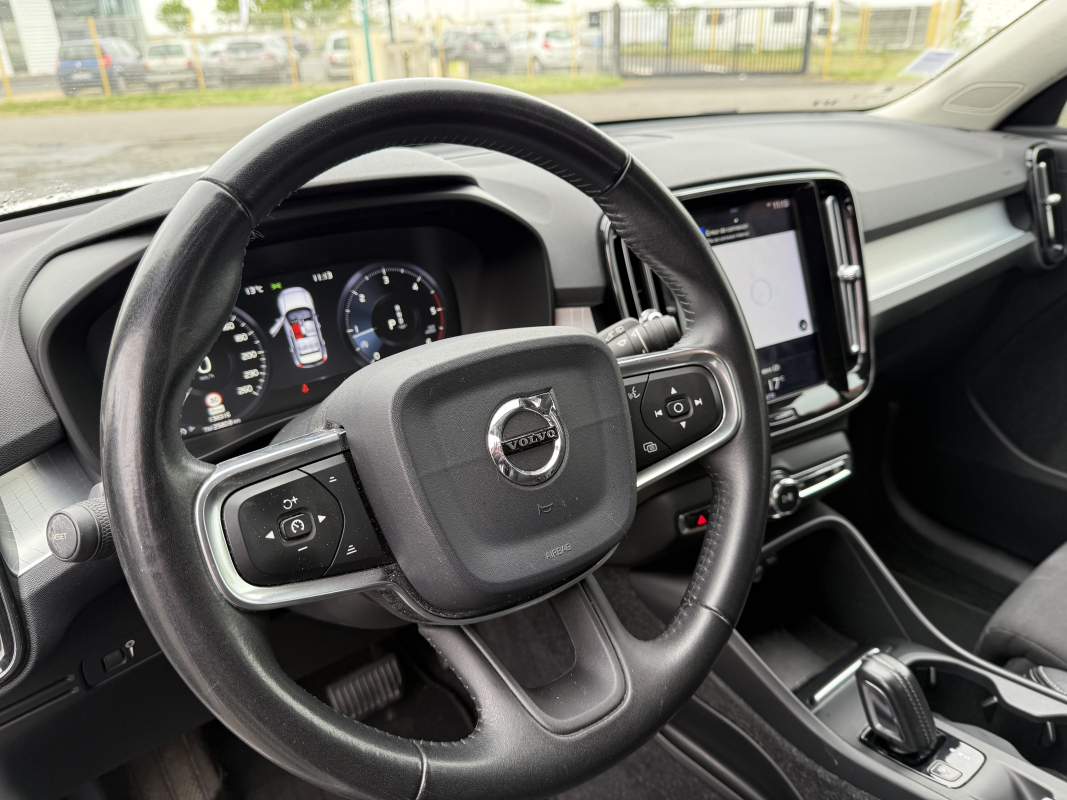 Volvo VOLVO XC40 — 25
