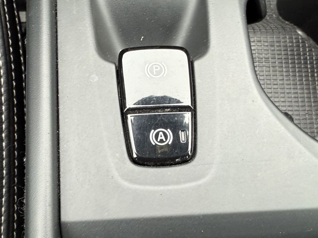 Volvo VOLVO XC40 — 34