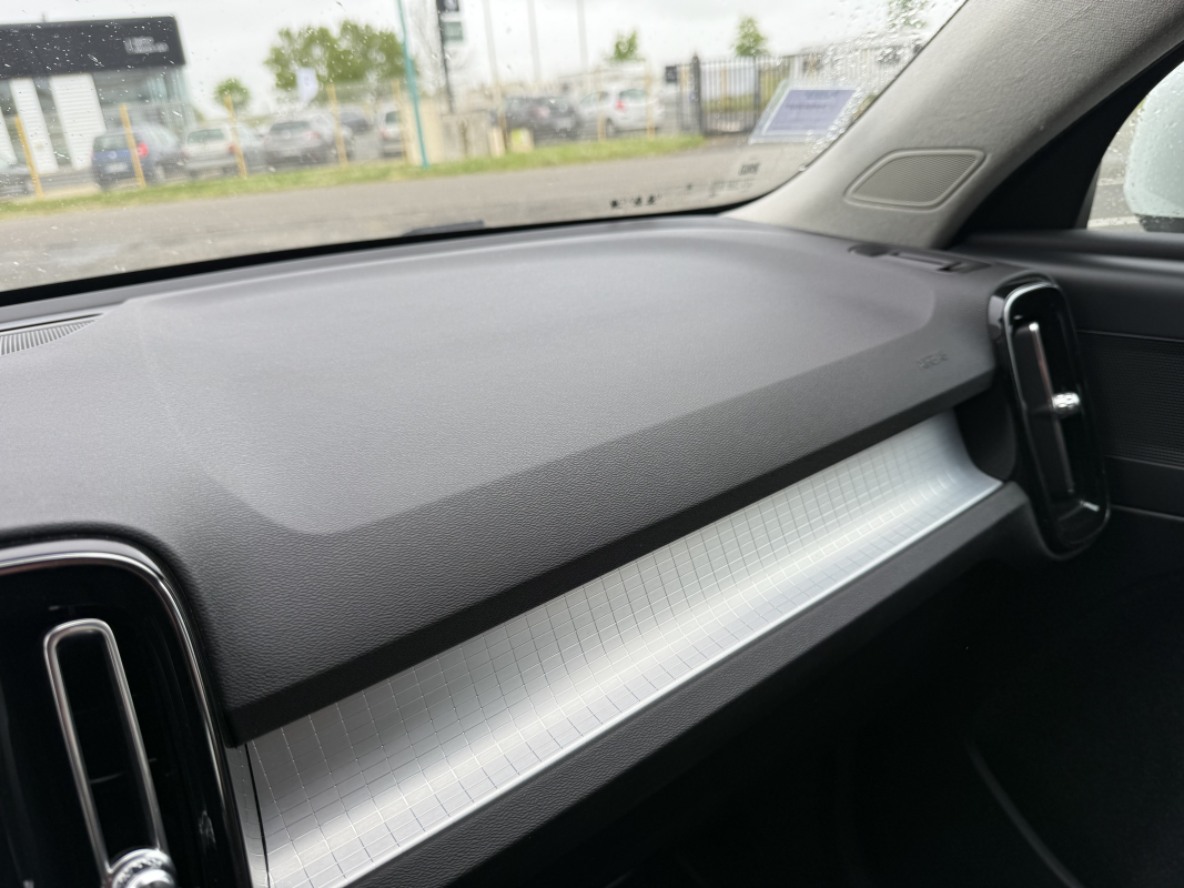 Volvo VOLVO XC40 — 31