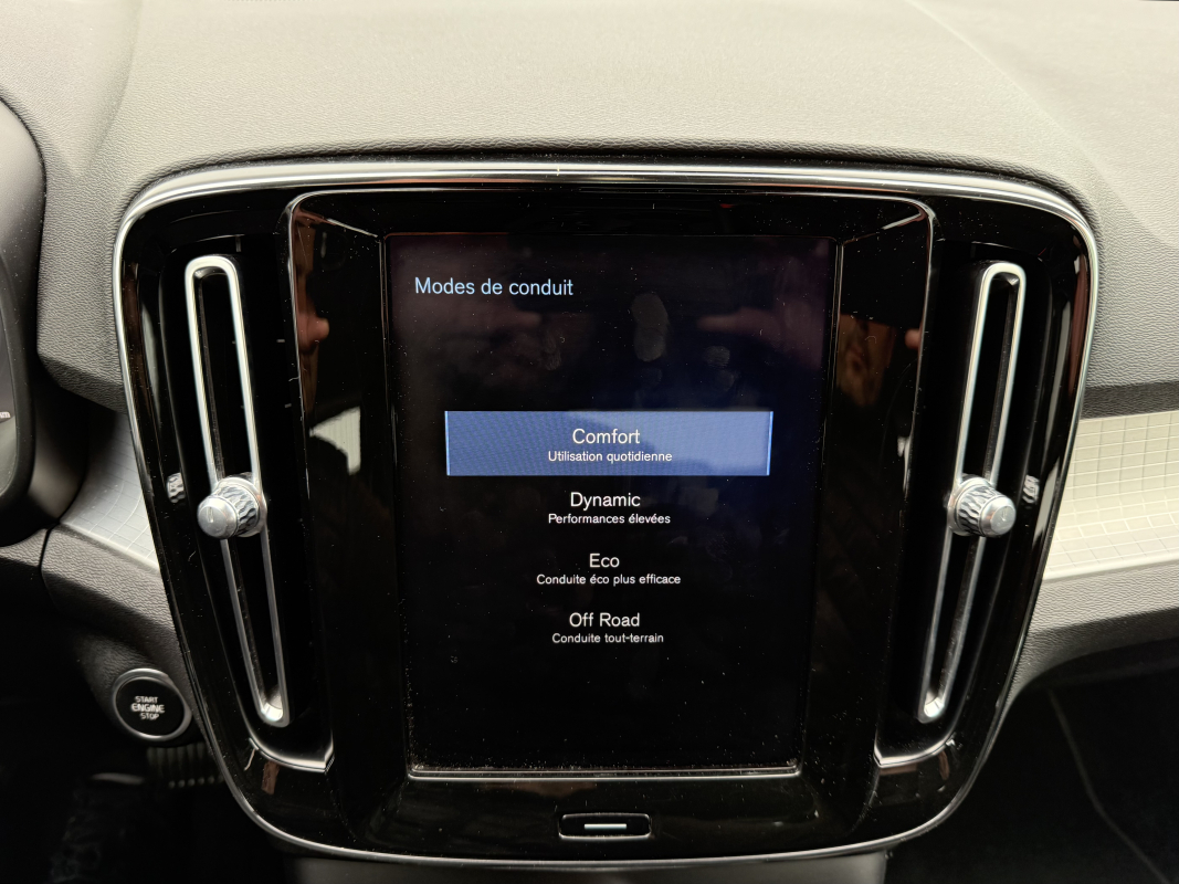 Volvo VOLVO XC40 — 24