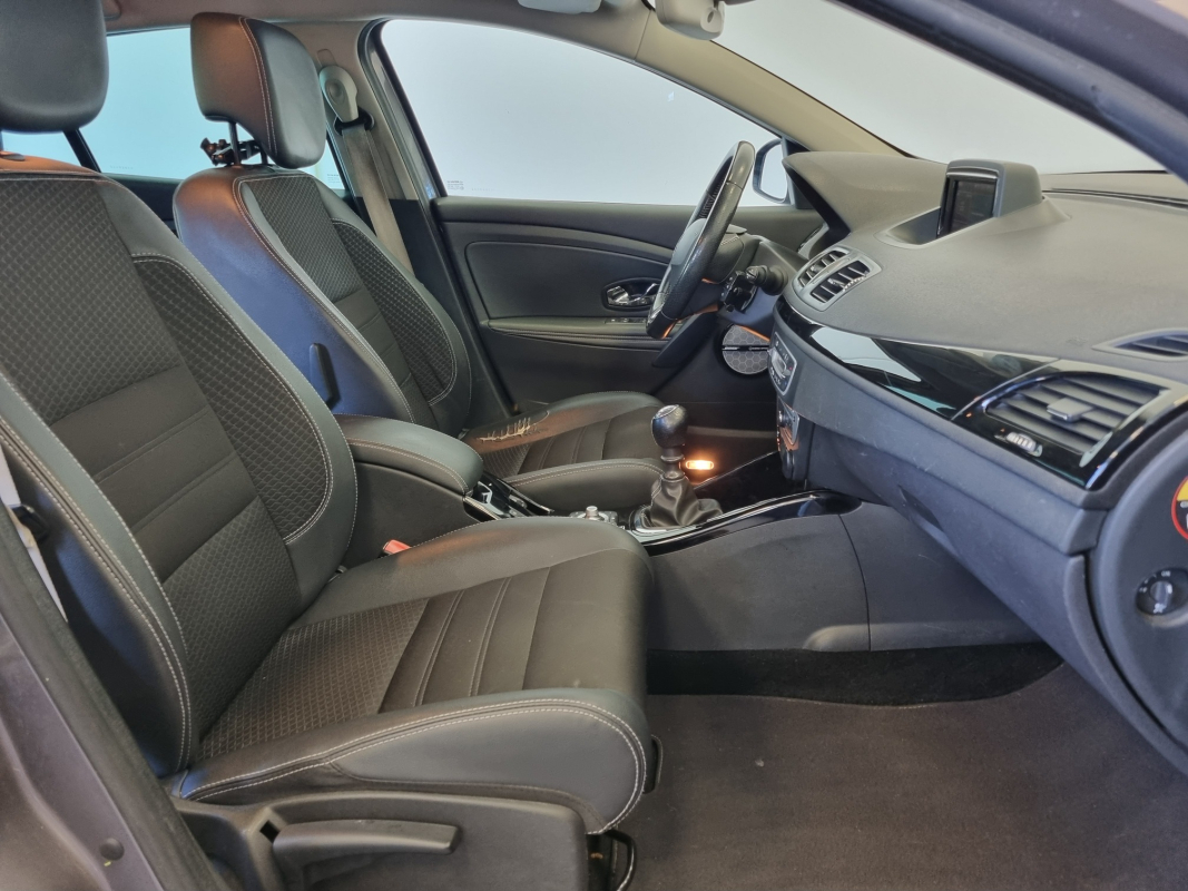Renault RENAULT MEGANE III — 19
