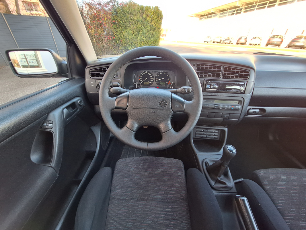 Volkswagen Golf — 16