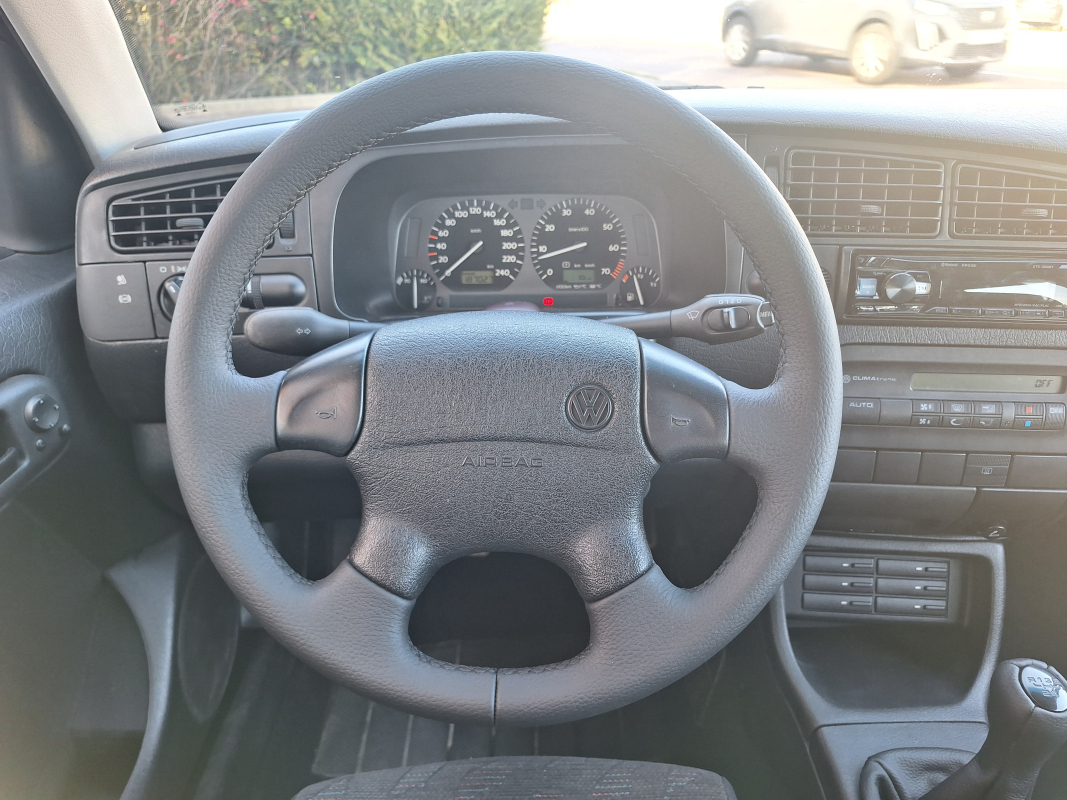 Volkswagen Golf — 17
