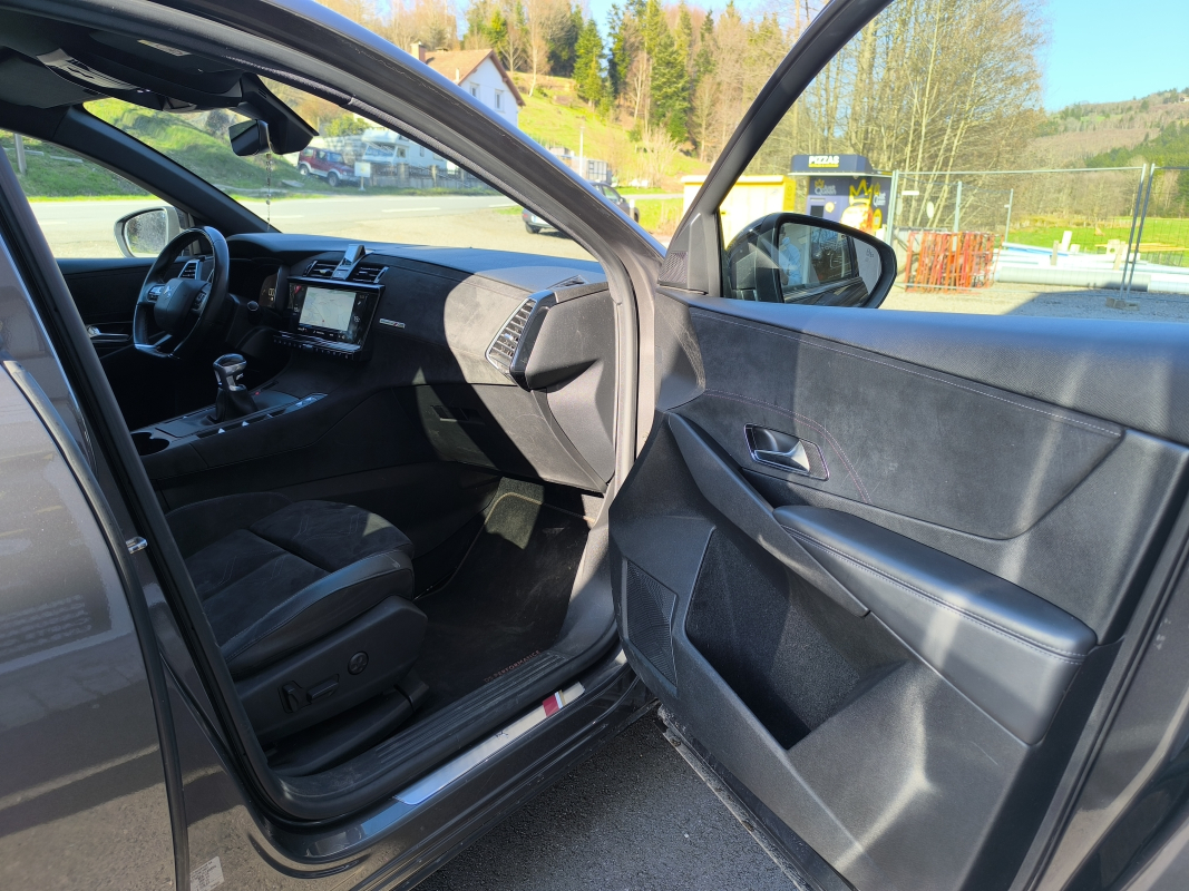 DS DS7 CROSSBACK — 24