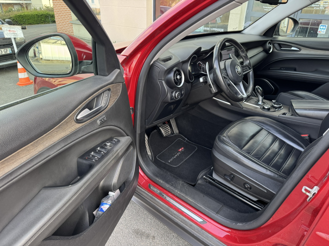 Alfa Romeo STELVIO — 9