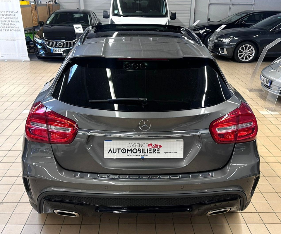 Mercedes GLA — 10