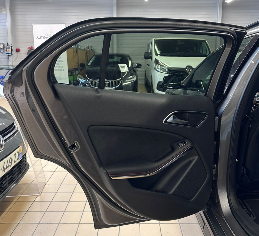 Mercedes GLA — 32