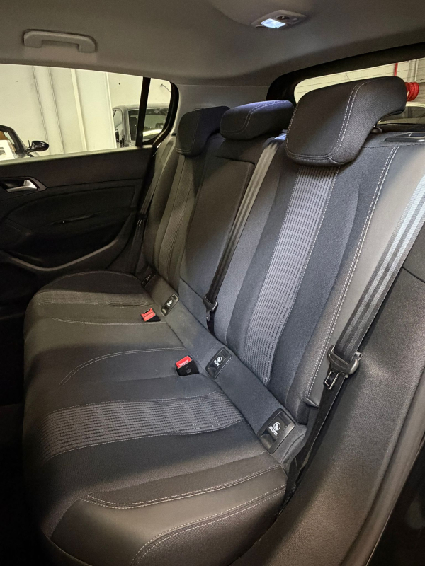 Peugeot 308 — 9