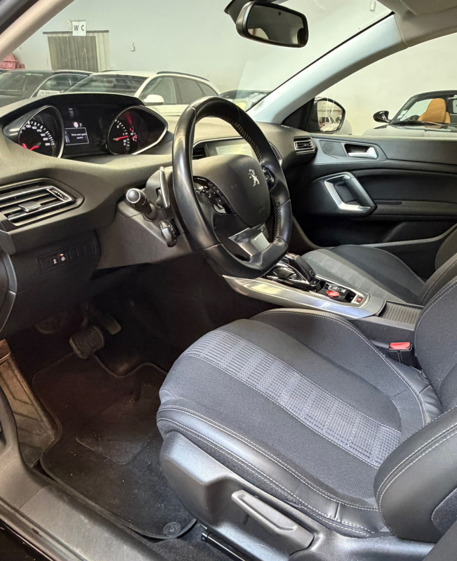 Peugeot 308 — 8