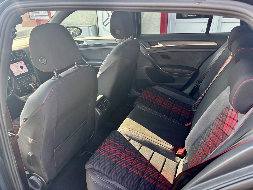 Volkswagen Golf — 20