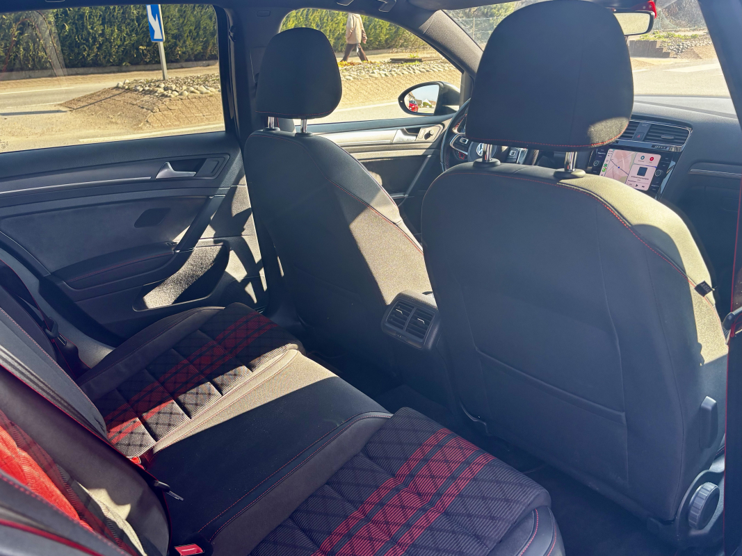 Volkswagen Golf — 18