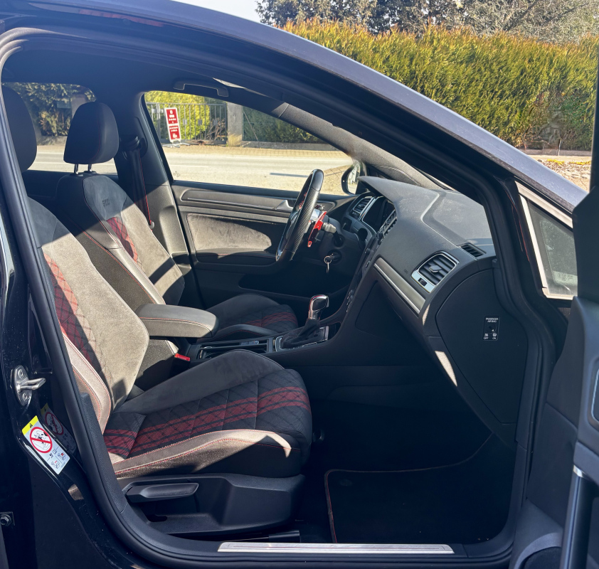 Volkswagen Golf — 14