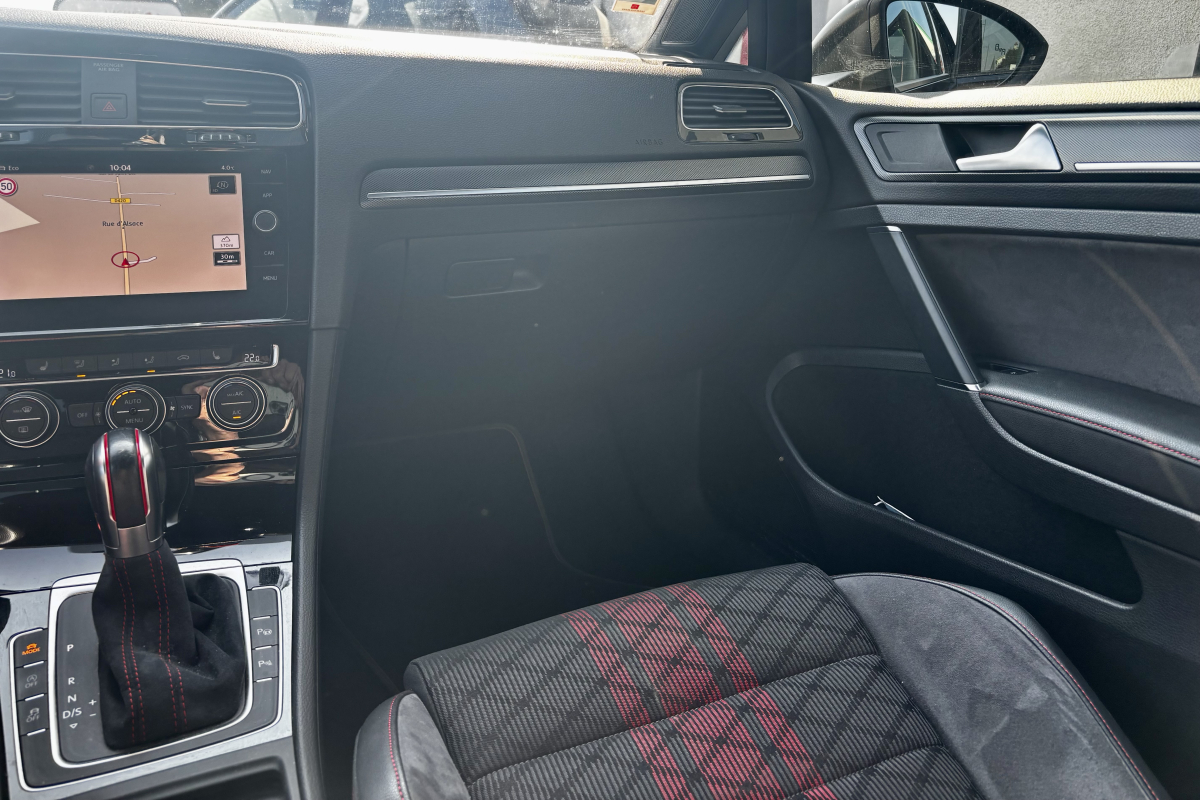Volkswagen Golf — 32