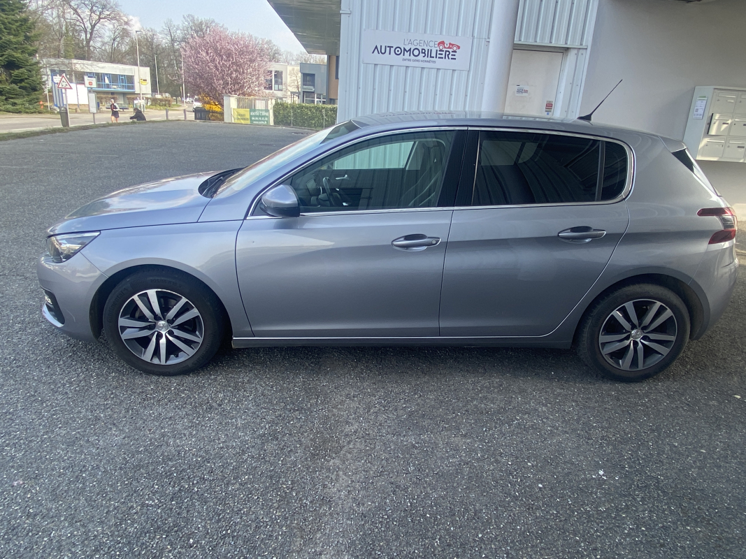 Peugeot 308 — 8