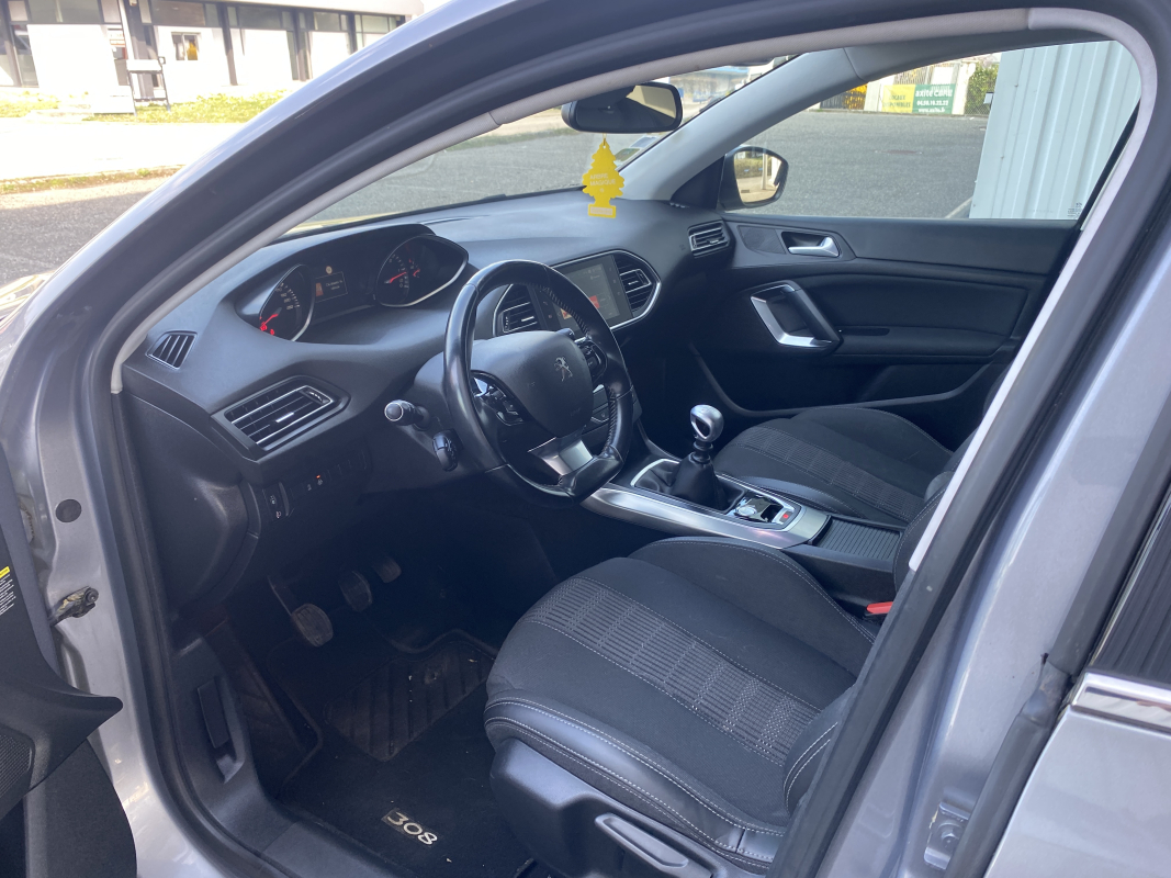 Peugeot 308 — 12