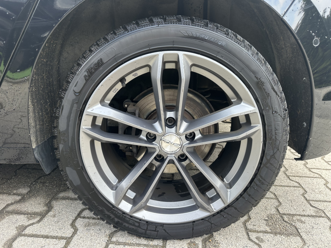 Volkswagen Golf — 24