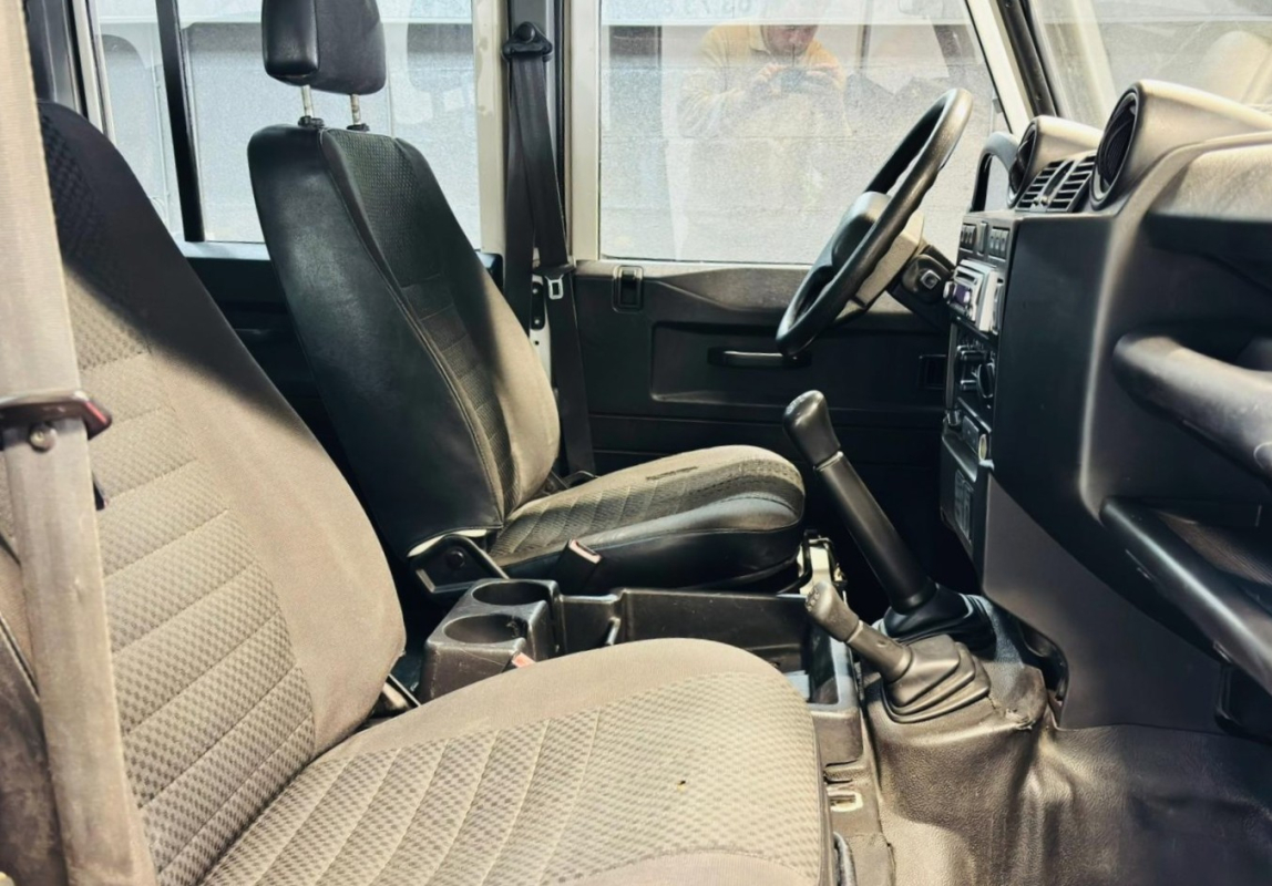 Land Rover Defender — 14