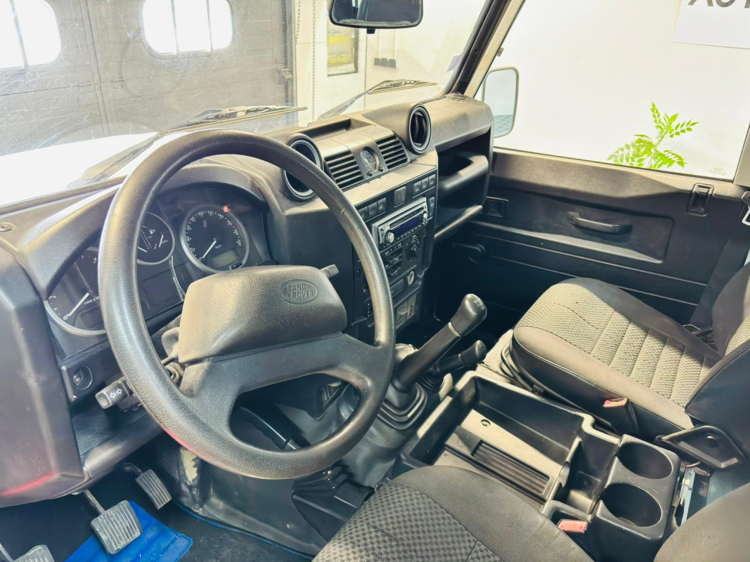 Land Rover Defender — 9