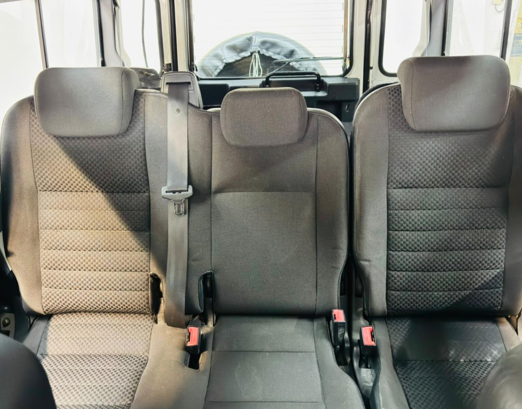 Land Rover Defender — 15