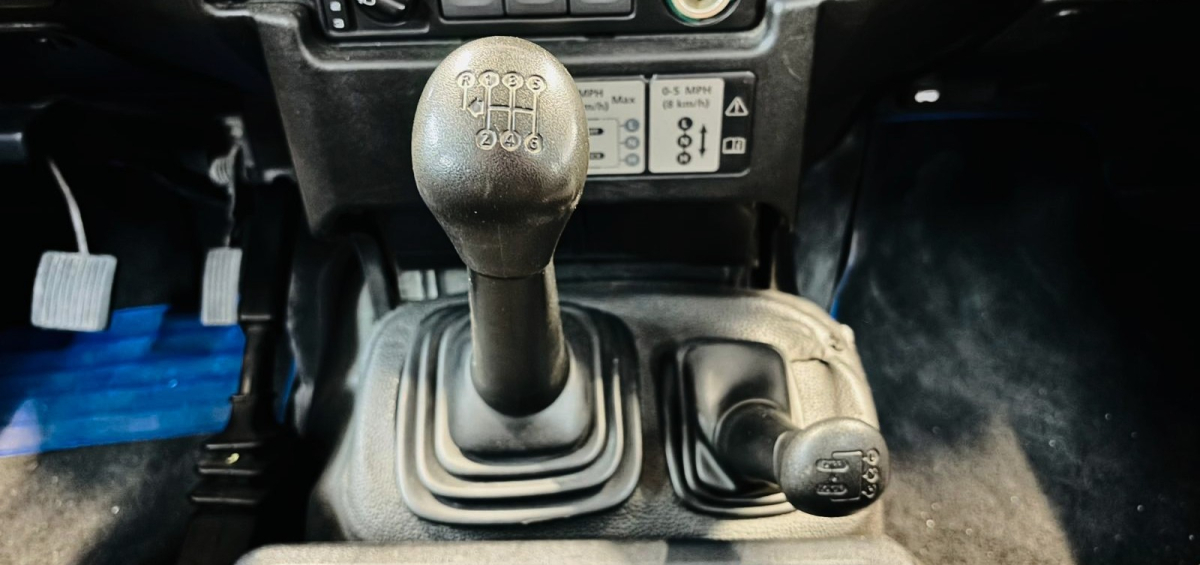 Land Rover Defender — 13