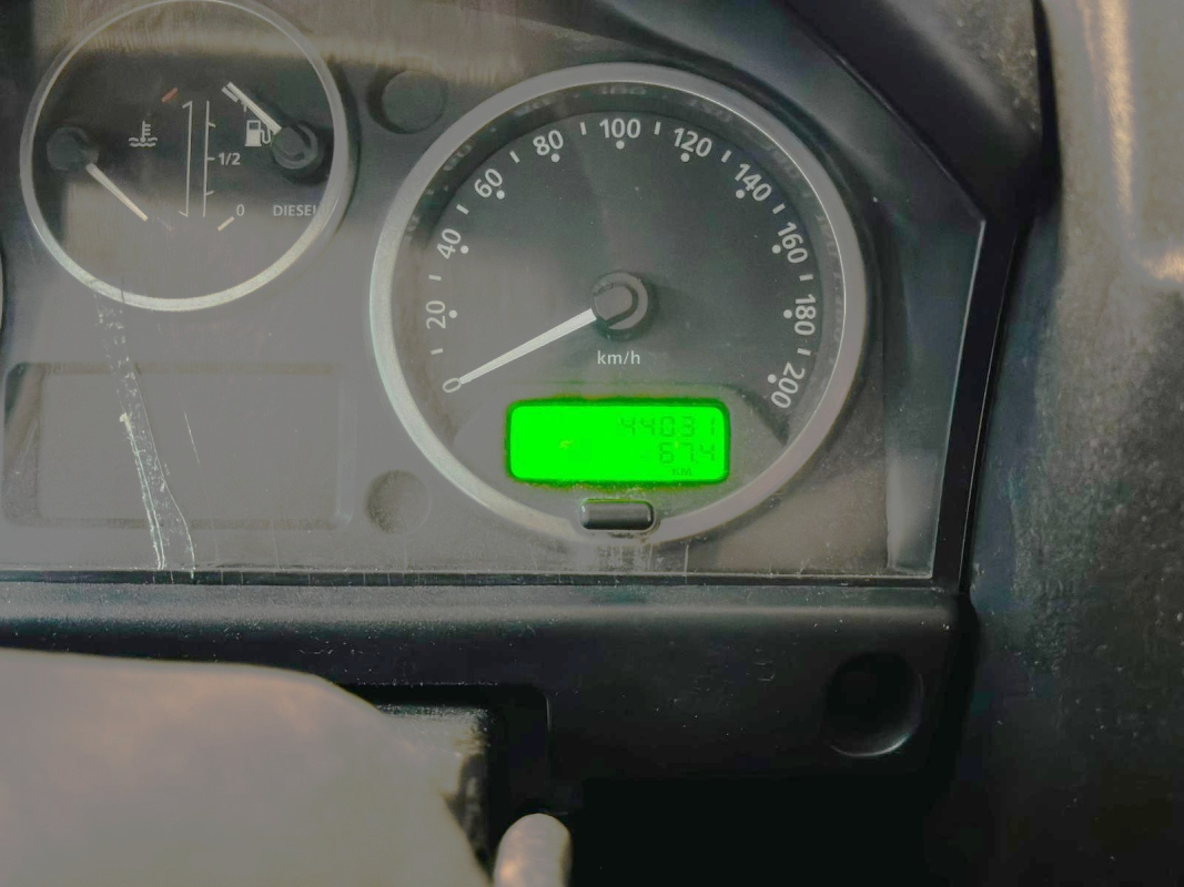 Land Rover Defender — 18