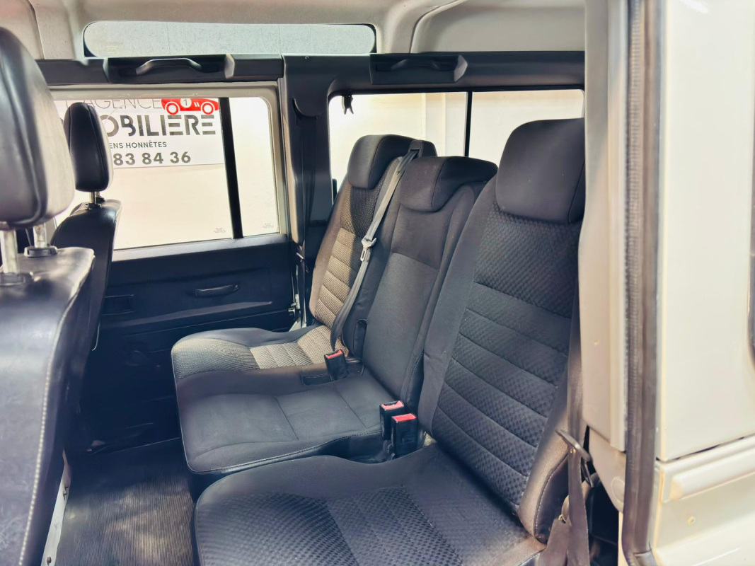 Land Rover Defender — 16