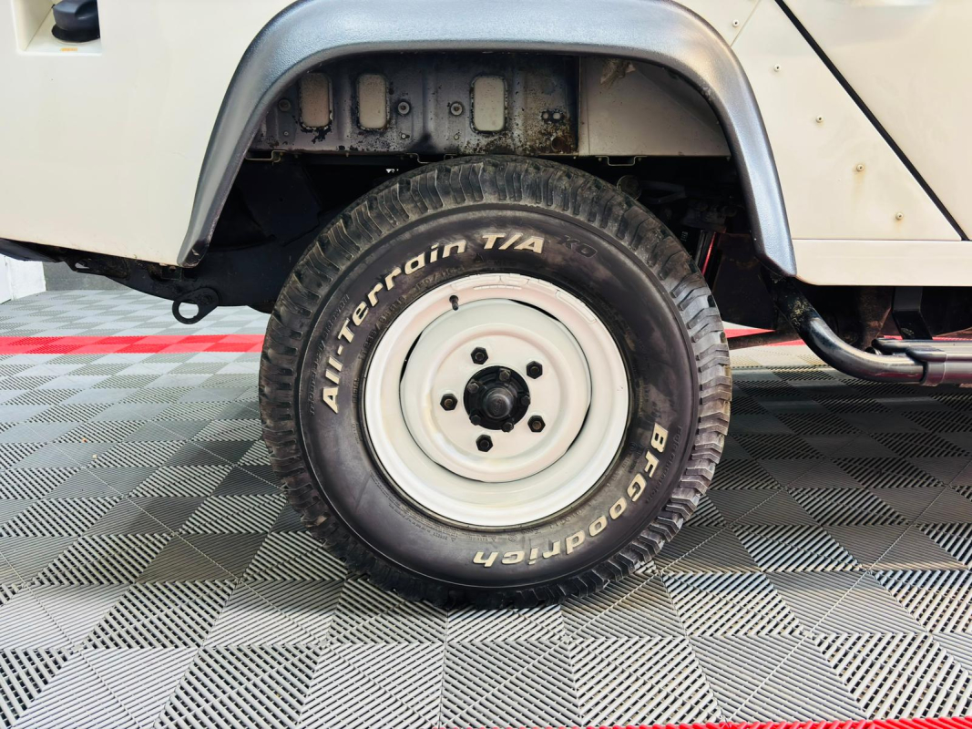Land Rover Defender — 22