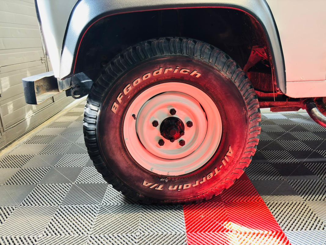 Land Rover Defender — 23