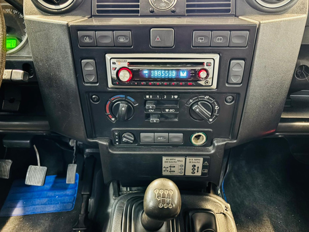 Land Rover Defender — 11