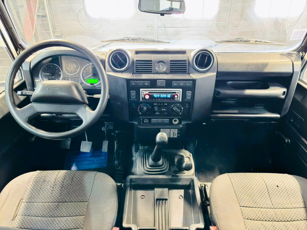 Land Rover Defender — 10