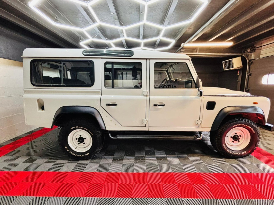 Land Rover Defender — 4