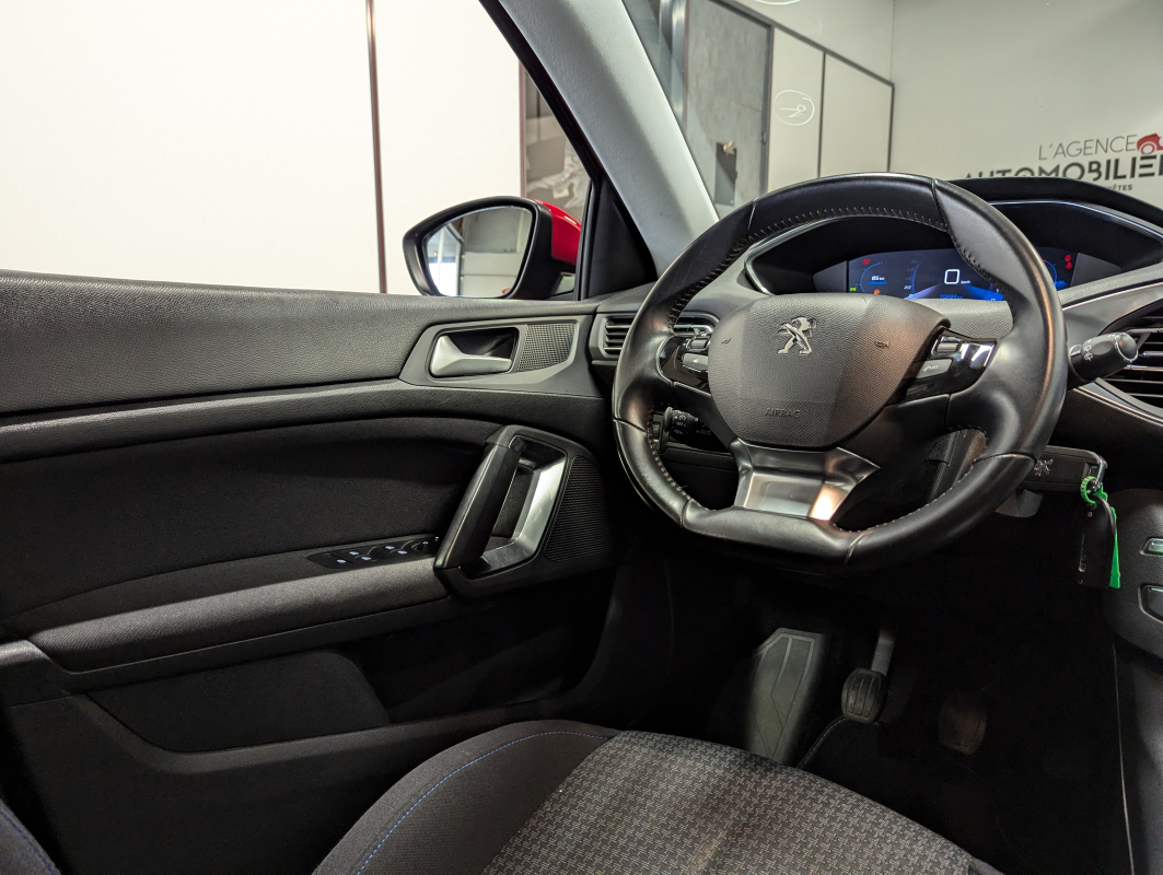 Peugeot 308 — 8