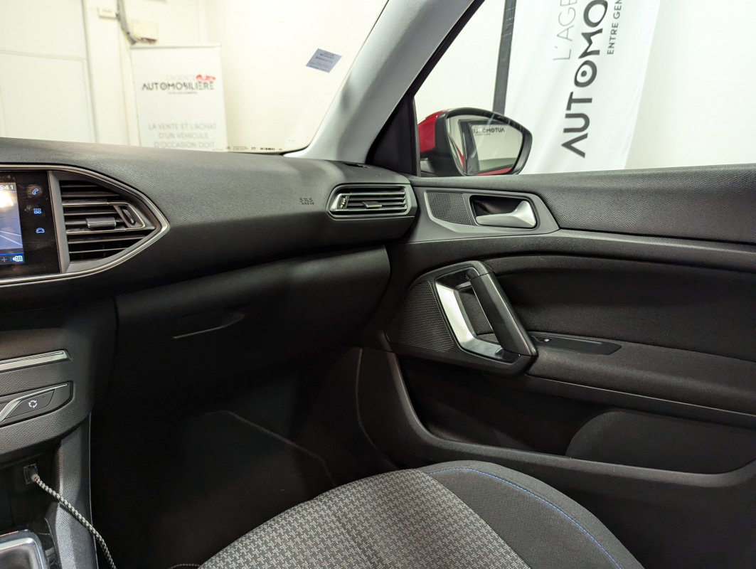 Peugeot 308 — 10
