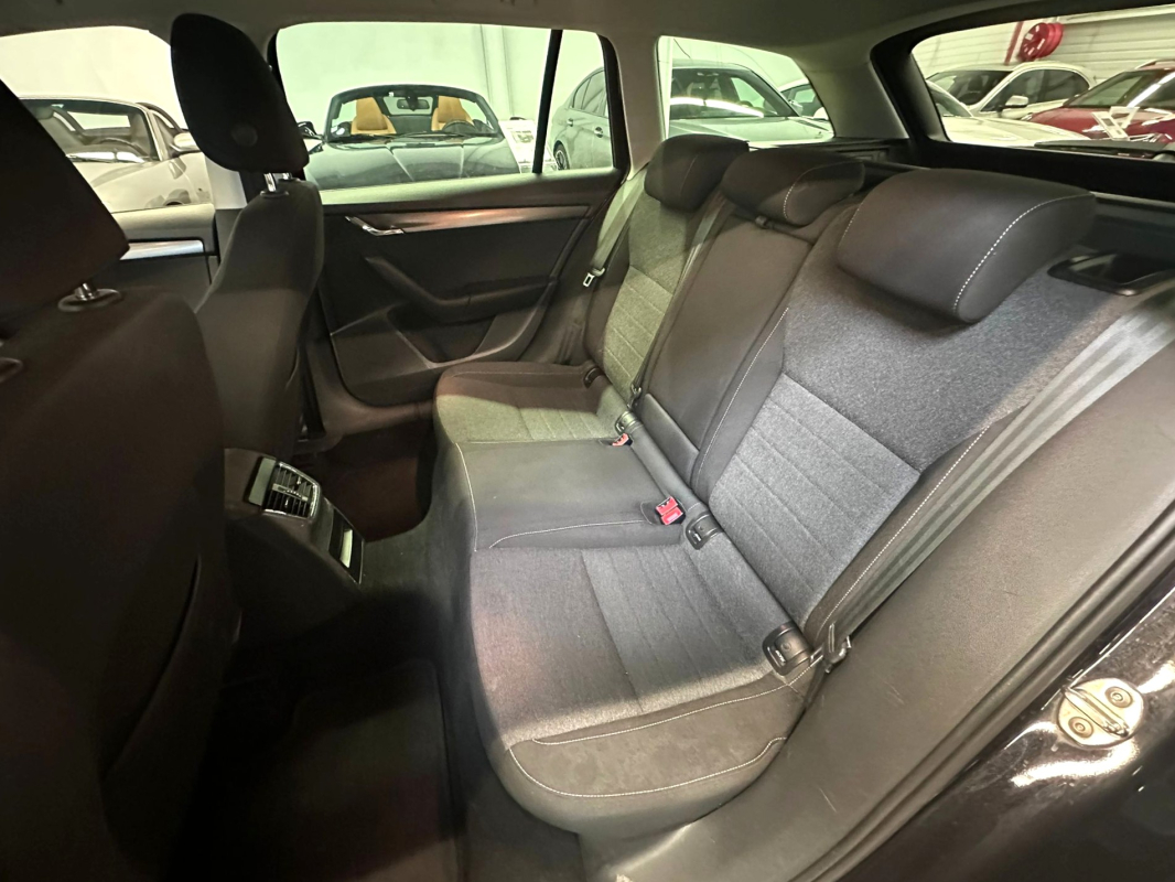 Skoda Octavia Combi — 16
